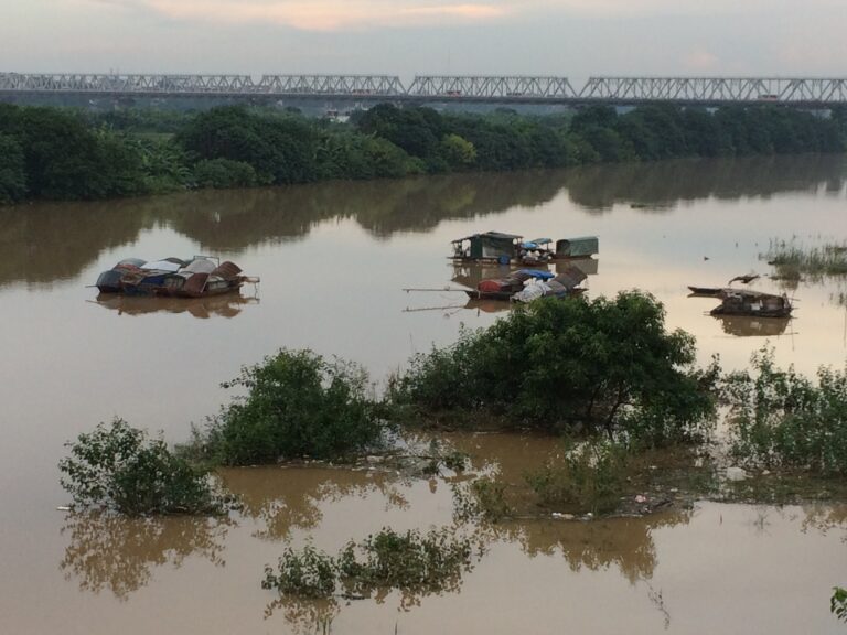 The Red River, also known as the Hong River (traditional Chinese: 紅河; simplified Chinese: 红河; pinyin: Hóng Hé; Vietnamese: Sông Hồng), the Hồng Hà and Sông Cái (lit. "Mother River") in Vietnamese, and the Yuan River (元江, Yuán Jiāng Nguyên Giang) in Chinese, is a 1,149-kilometer (714 mi)-long river that flows from Yunnan in Southwest China through northern Vietnam to the Gulf of Tonkin.