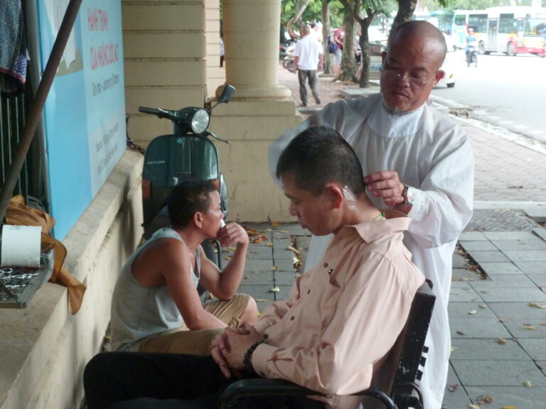 Hoàn Kiếm District Hanoi Vietnam professionalisme - always out side - hard working...